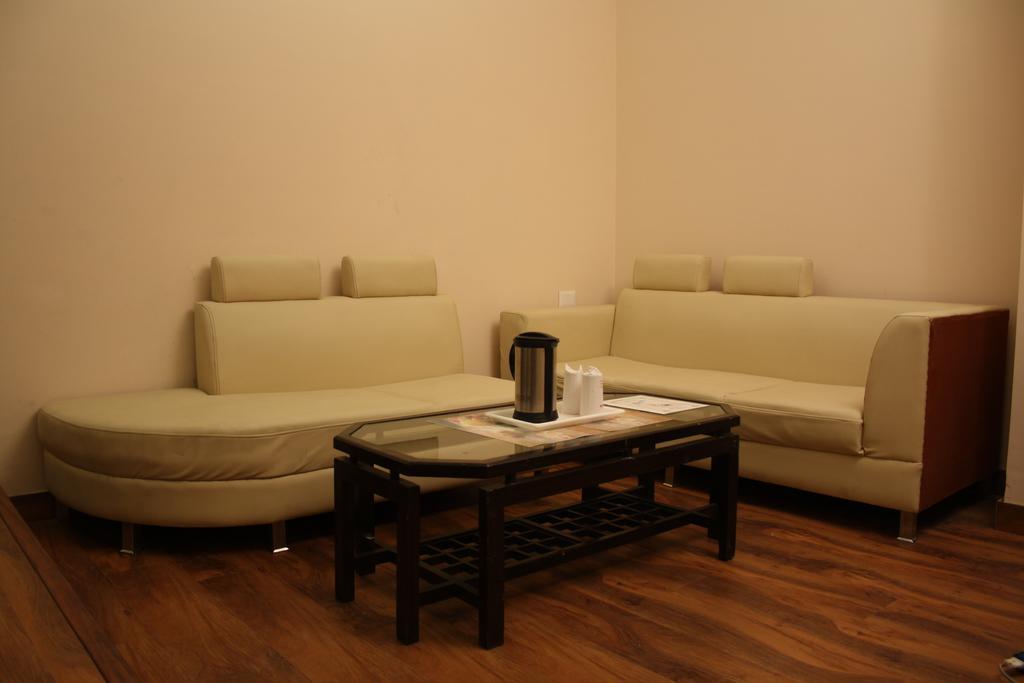 Hotel Apra Inn New Delhi Chambre photo