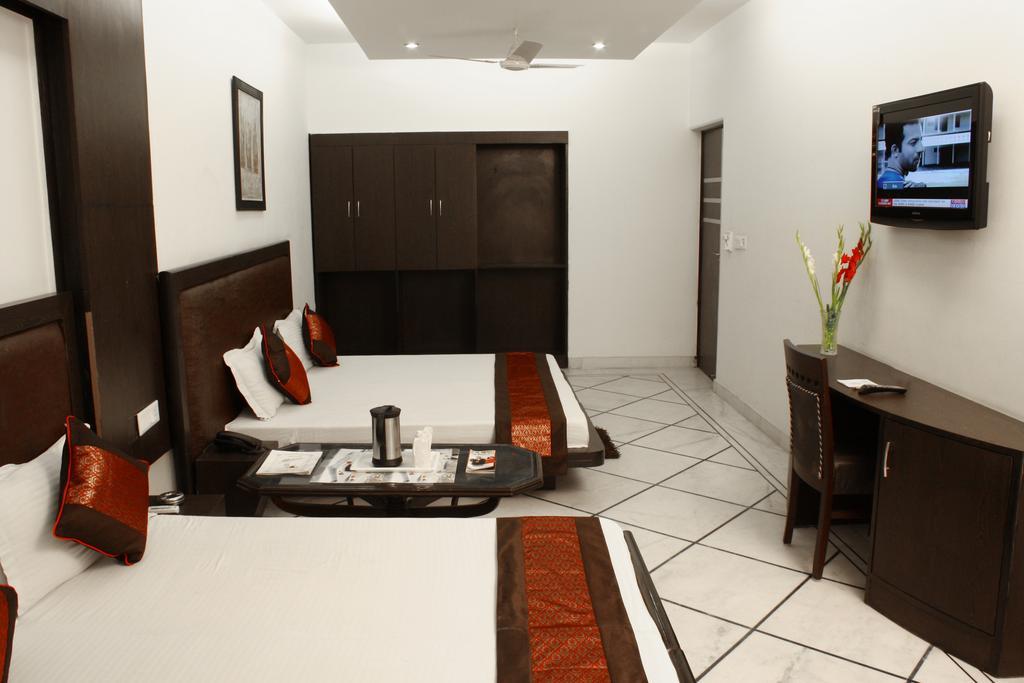 Hotel Apra Inn New Delhi Extérieur photo
