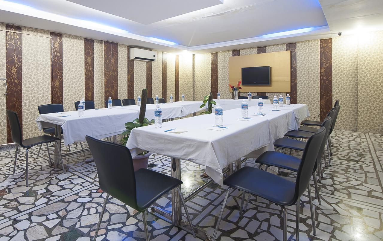 Hotel Apra Inn New Delhi Extérieur photo