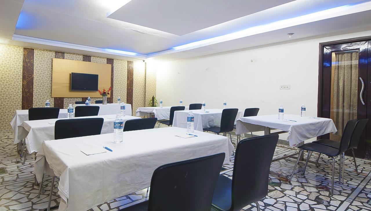 Hotel Apra Inn New Delhi Extérieur photo