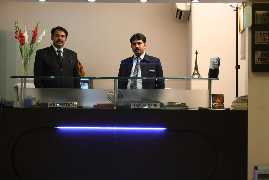 Hotel Apra Inn New Delhi Extérieur photo