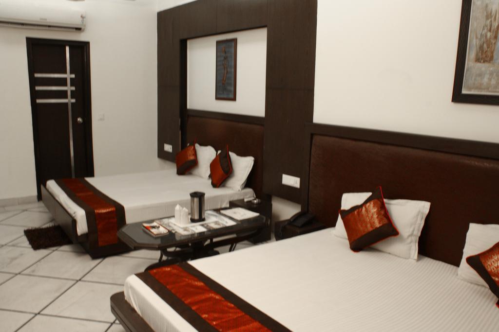 Hotel Apra Inn New Delhi Extérieur photo
