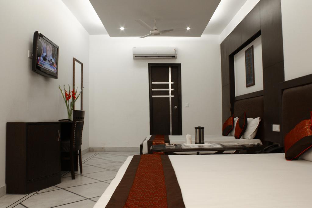 Hotel Apra Inn New Delhi Extérieur photo